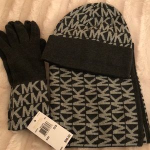 Glove, hat, and scarf set